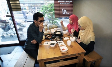 Muslim tourists can now experience real Korean food at Halal-certified restaurants in Korea Photo ©  Korean Tourism Organisation